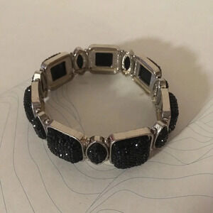 5/$25  Stretch bracelet